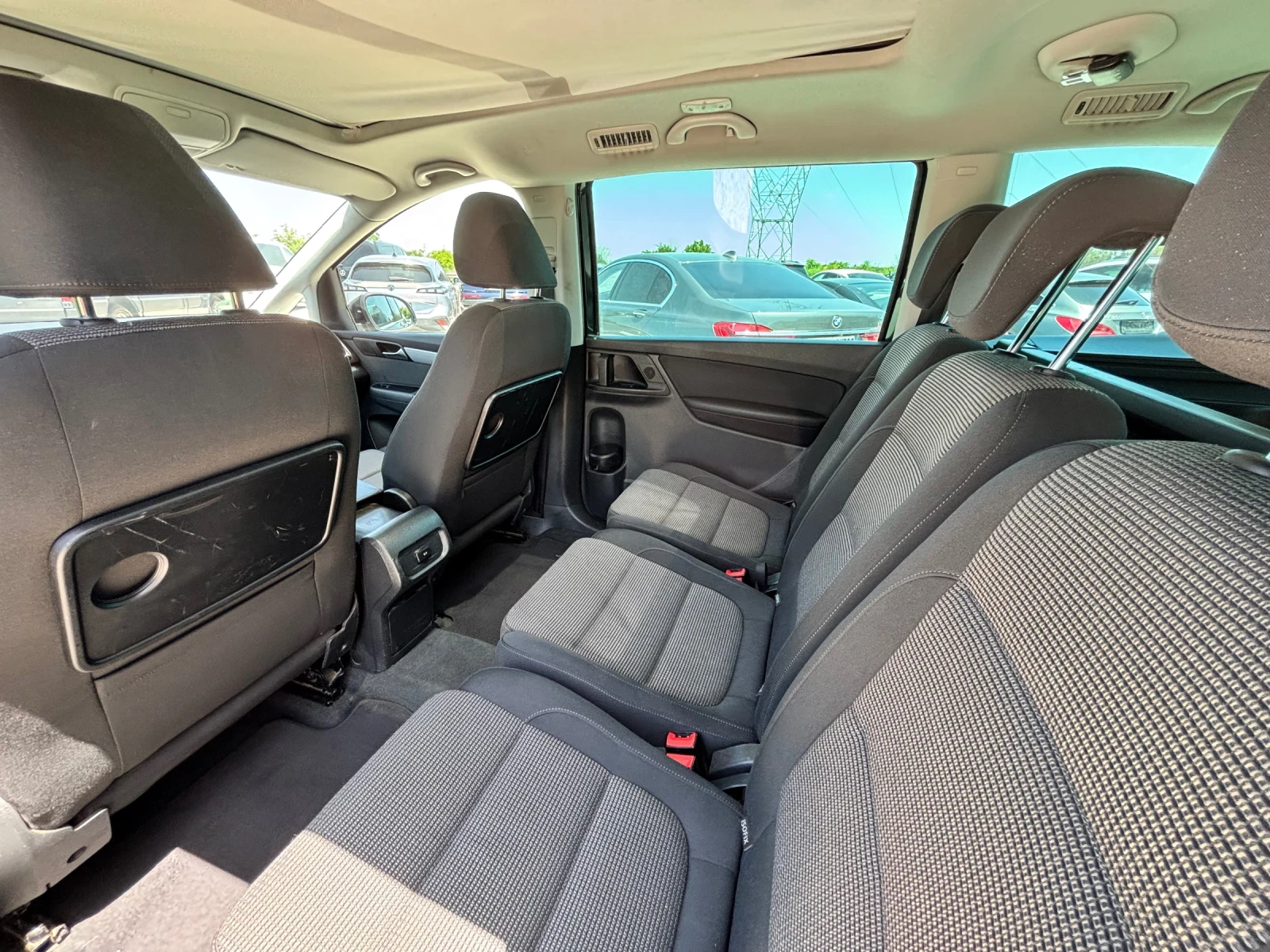 VW Sharan 2.0TDI/PANO/NAVI/BLUEMOTION/TOP, снимка 12 - Автомобили и джипове - 55102366