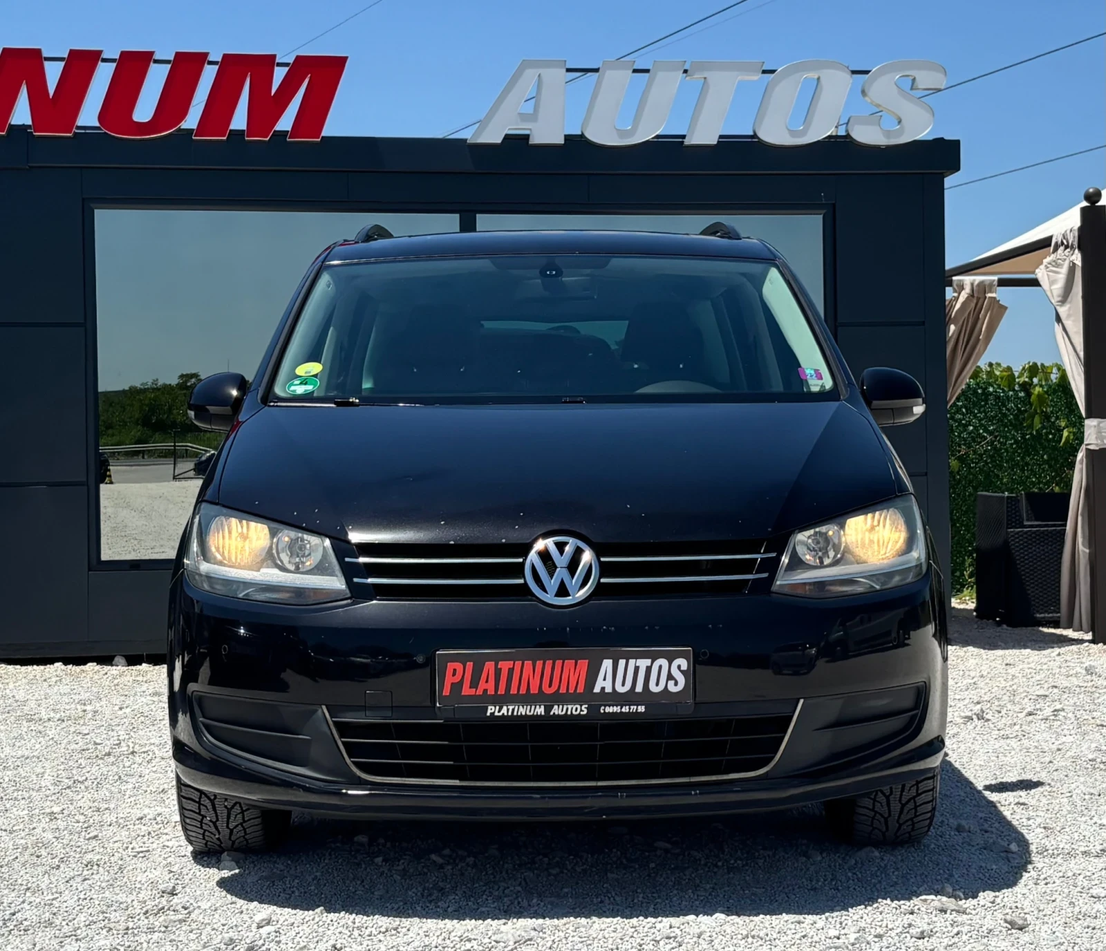 VW Sharan 2.0TDI/PANO/NAVI/BLUEMOTION/TOP, снимка 2 - Автомобили и джипове - 55102366