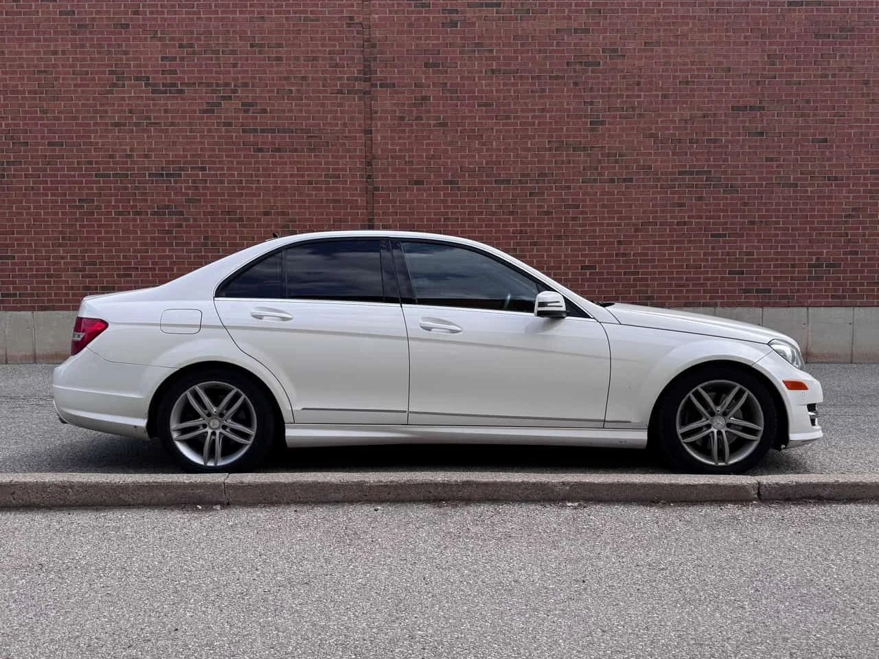 Mercedes-Benz C 300 * АВТОКРЕДИТ БЕЗ ПЪРВОНАЧАЛНА ВНОСКА, снимка 5 - Автомобили и джипове - 55347572
