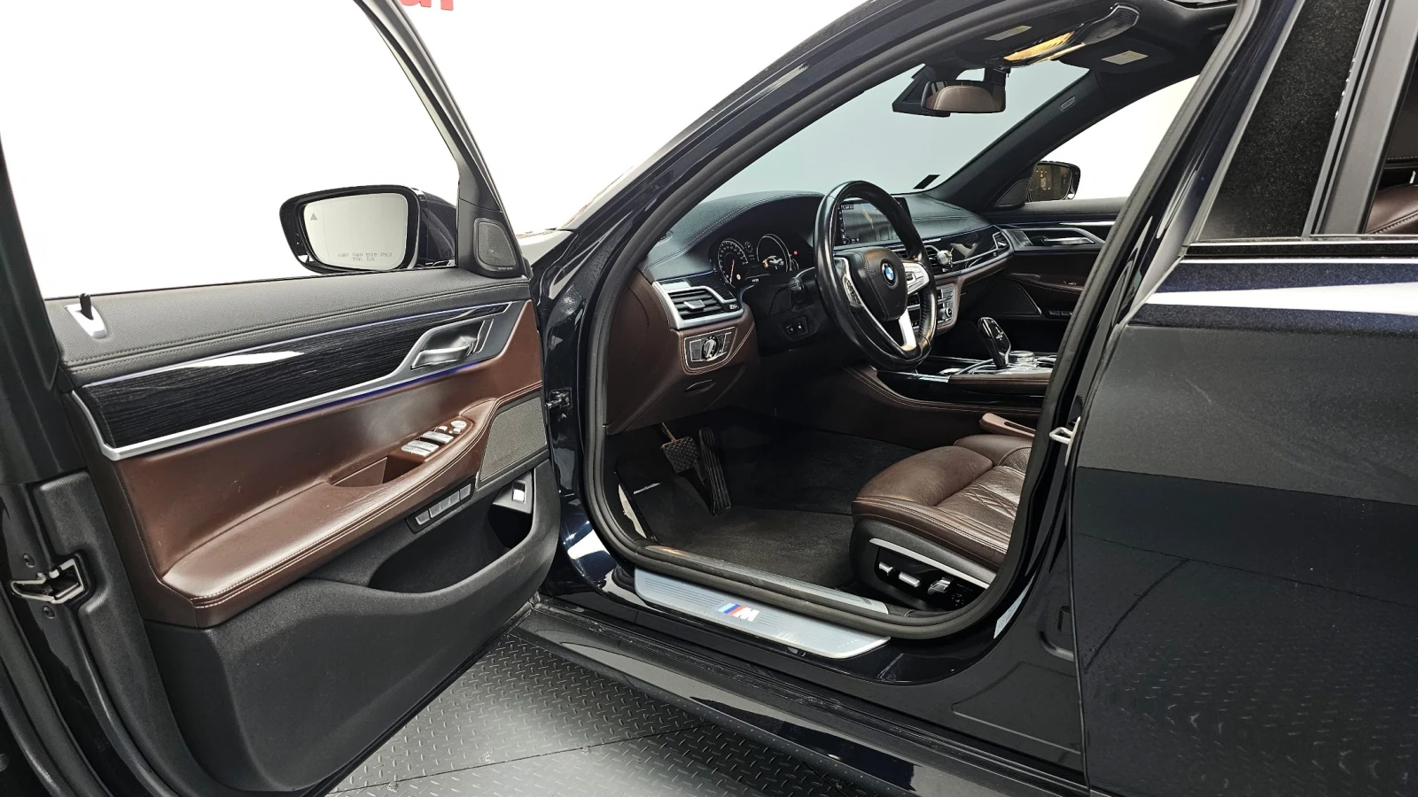 BMW 740 d xDrive M Sport, снимка 10 - Автомобили и джипове - 55477779