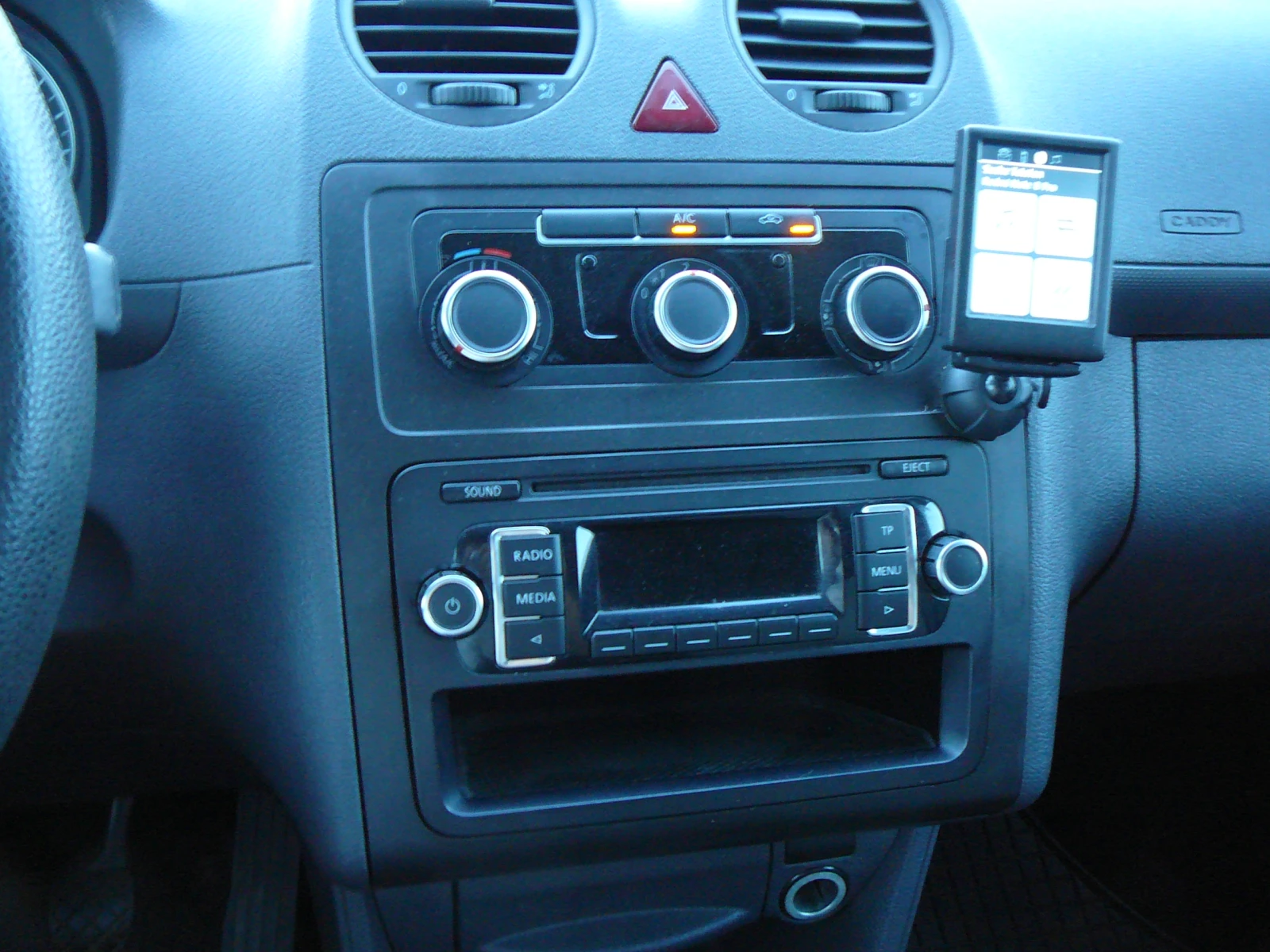VW Caddy 1.6 tdi klima, снимка 8 - Автомобили и джипове - 55871589