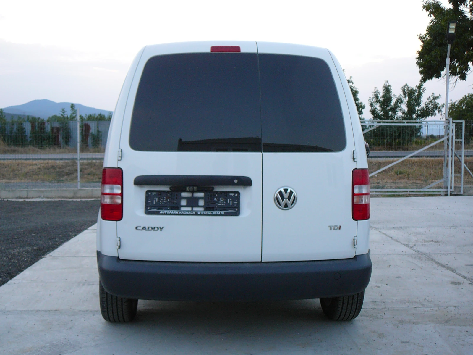 VW Caddy 1.6 tdi klima, снимка 5 - Автомобили и джипове - 55871589