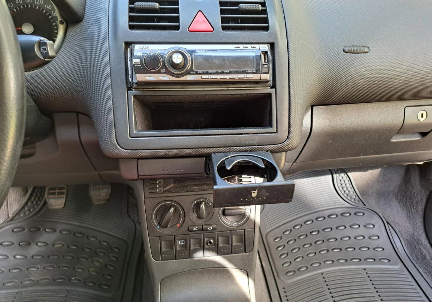 VW Polo, снимка 7 - Автомобили и джипове - 56060098