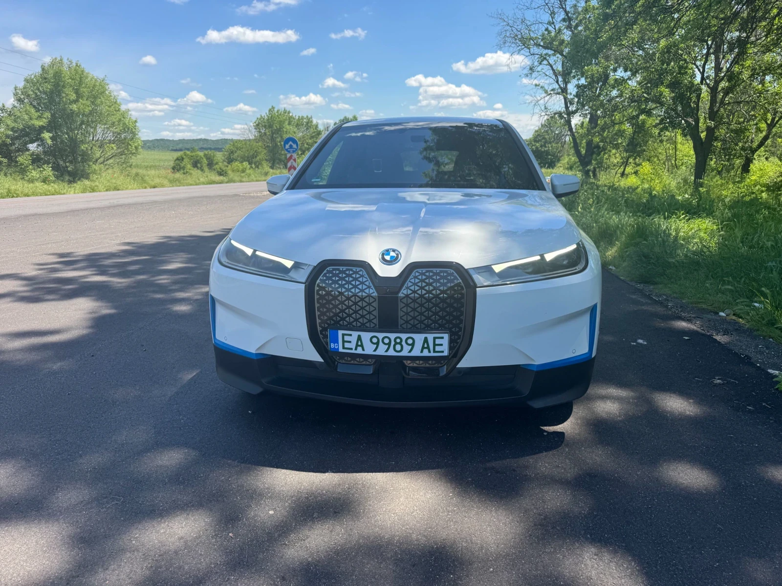 BMW iX Xdrive40, снимка 3 - Автомобили и джипове - 56379822