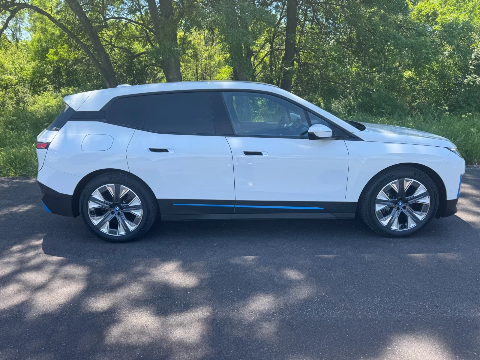 BMW iX Xdrive40, снимка 4 - Автомобили и джипове - 56379822