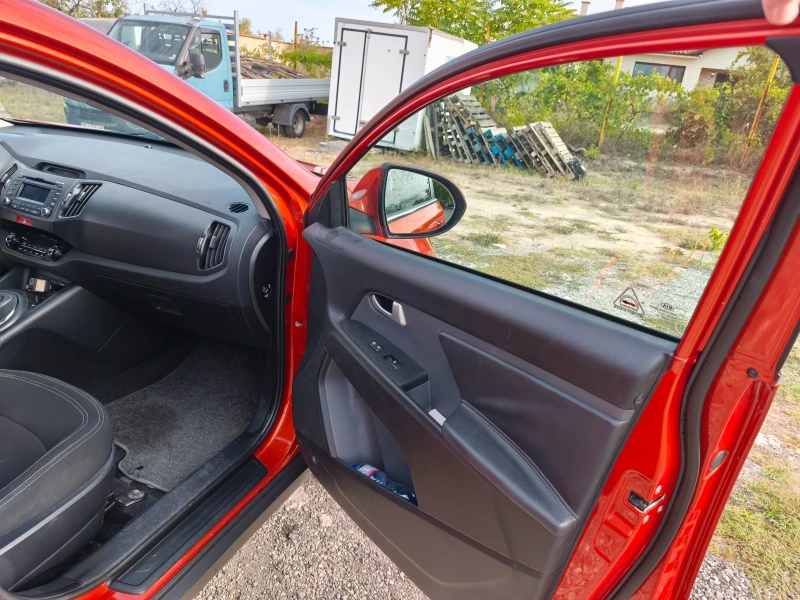 Kia Sportage 2.0, снимка 11 - Автомобили и джипове - 51848994