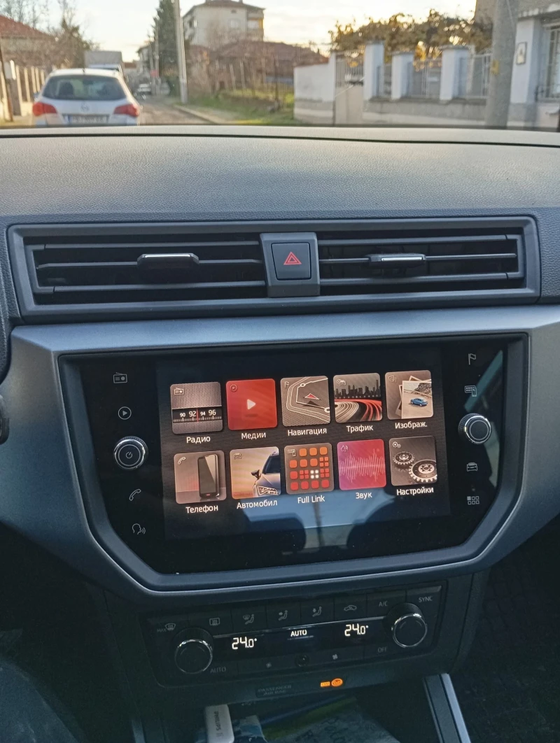 Seat Arona 1.6 tdi, снимка 6 - Автомобили и джипове - 53132446