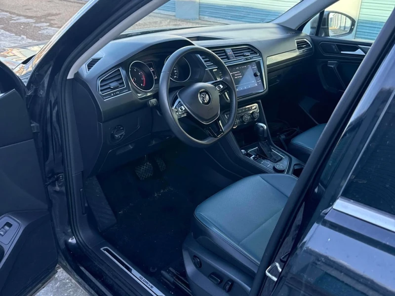 VW Tiguan * IQ DRIVE * KEYLESS GO* * ПАНОРАМА* * ЗАДНА КАМЕР, снимка 8 - Автомобили и джипове - 53455506