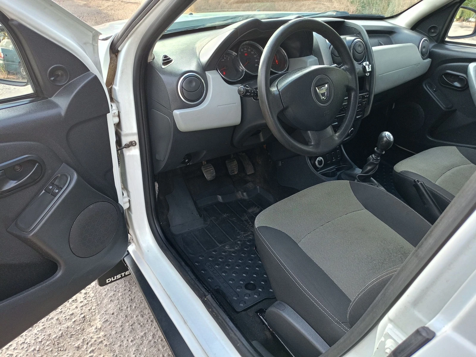 Dacia Duster 1.5 dci 110 h/p 4x4 - изображение 7