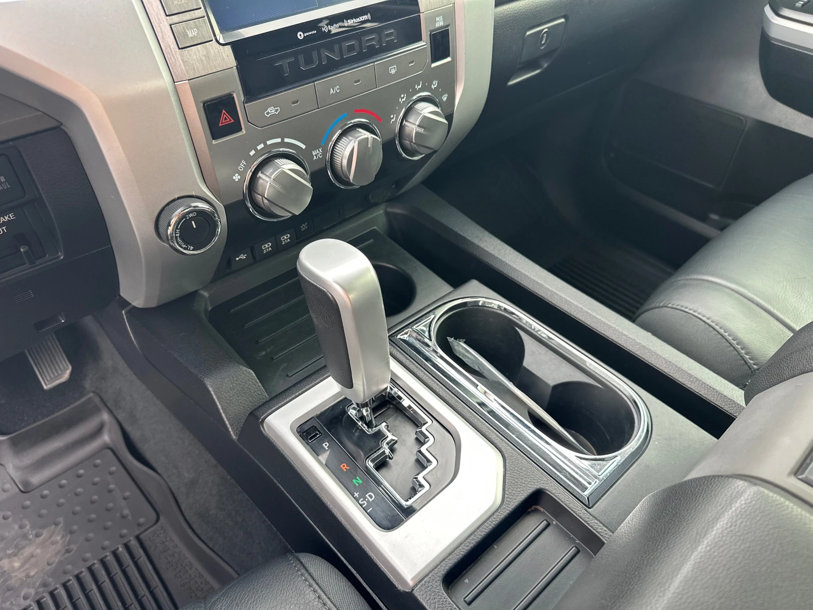 Toyota Tundra, снимка 12 - Автомобили и джипове - 53470740