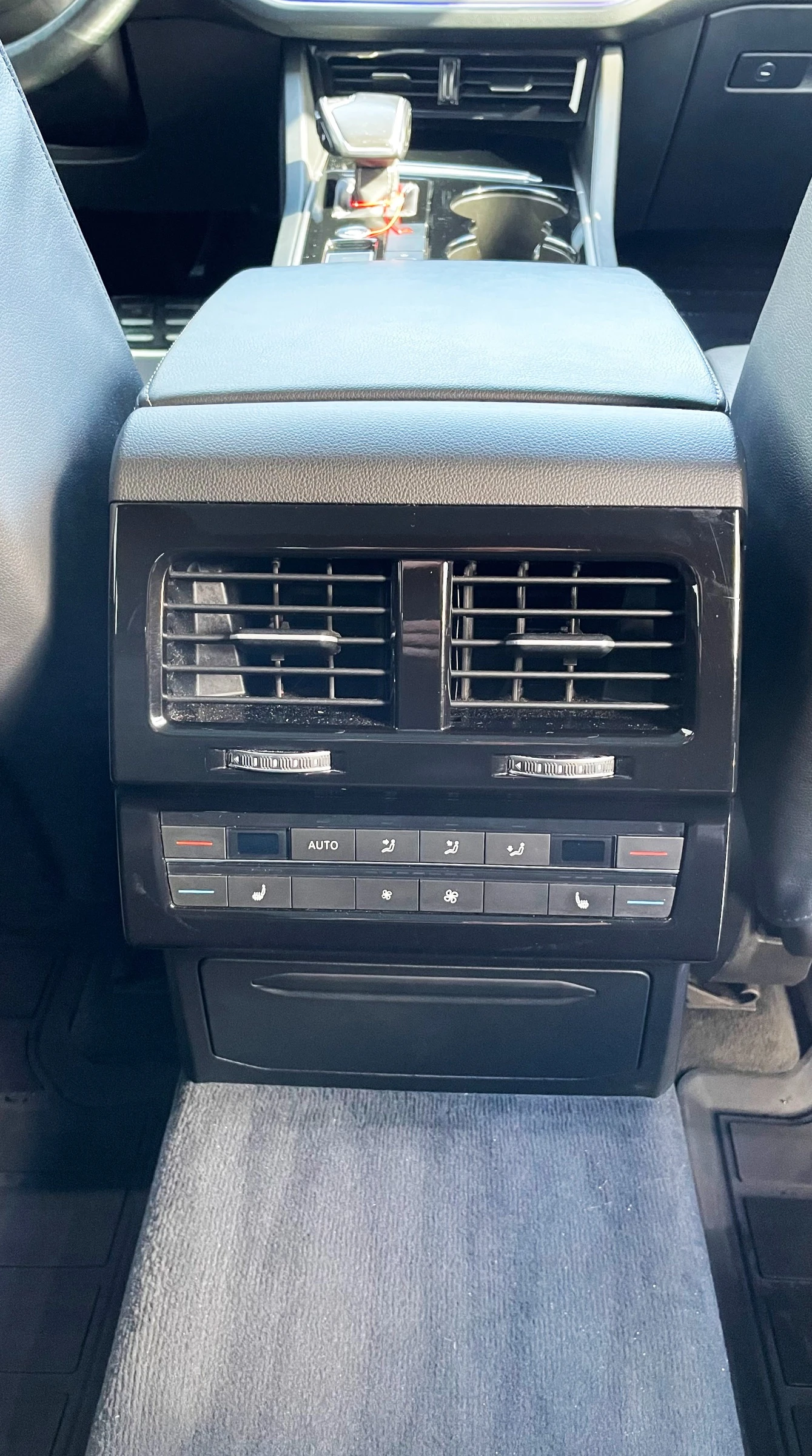 VW Touareg R-line V6 TDI 4MOTION, снимка 8 - Автомобили и джипове - 53710895