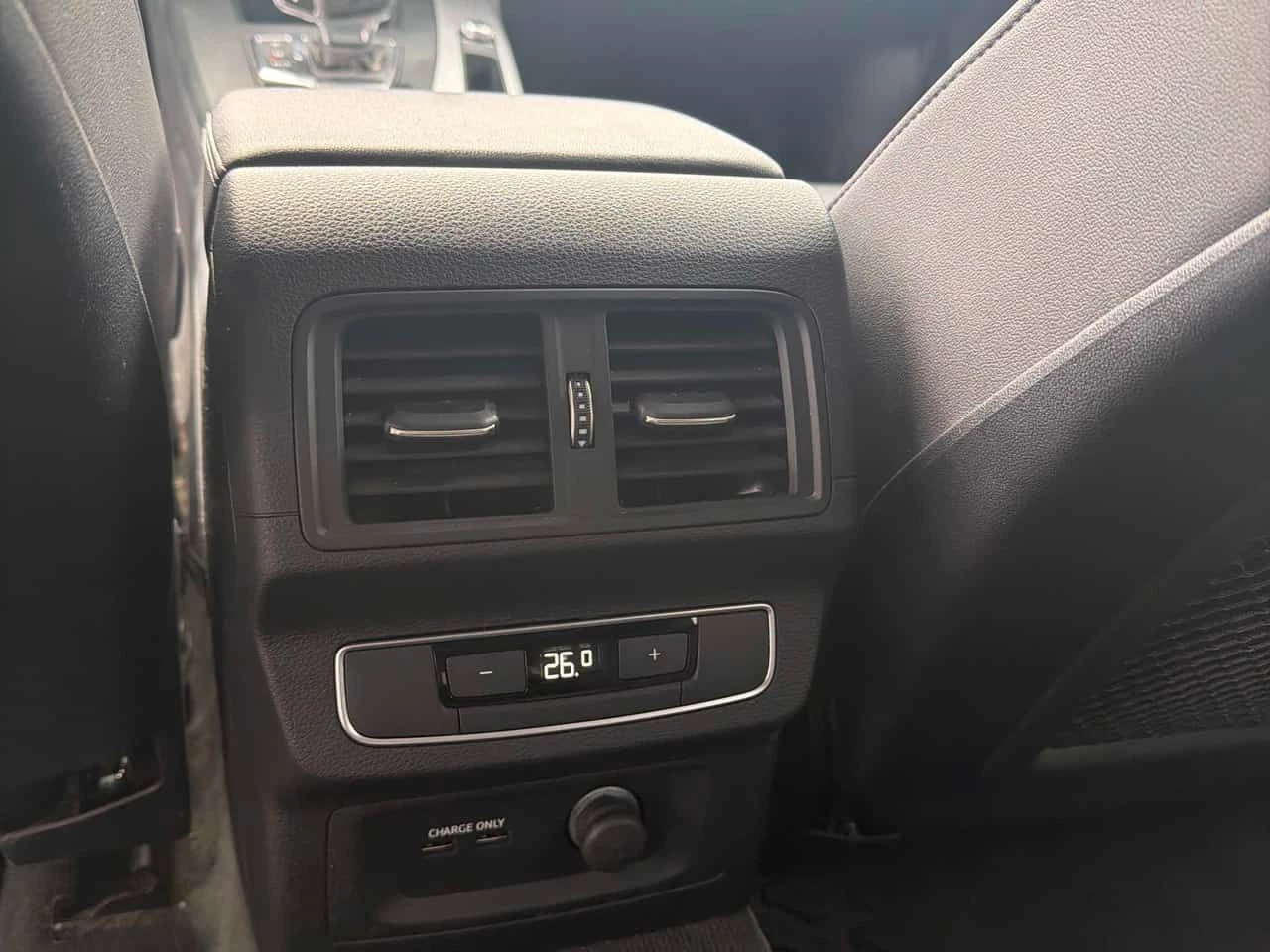 Audi Q5 Komfort/CARFAX/ Подгрев/Памет/2 ключа, снимка 10 - Автомобили и джипове - 53930262