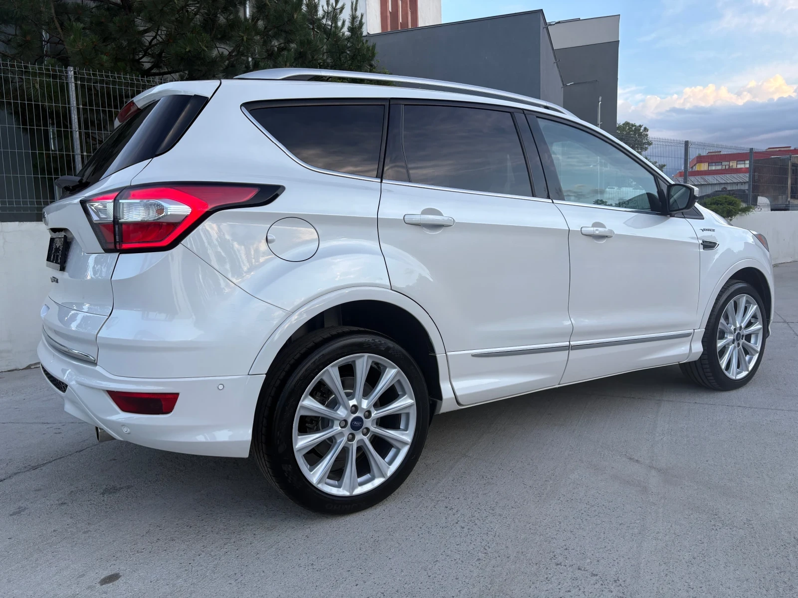 Ford Kuga Vignale AWD 180kc Automatic 148x km!!!, снимка 8 - Автомобили и джипове - 55047015