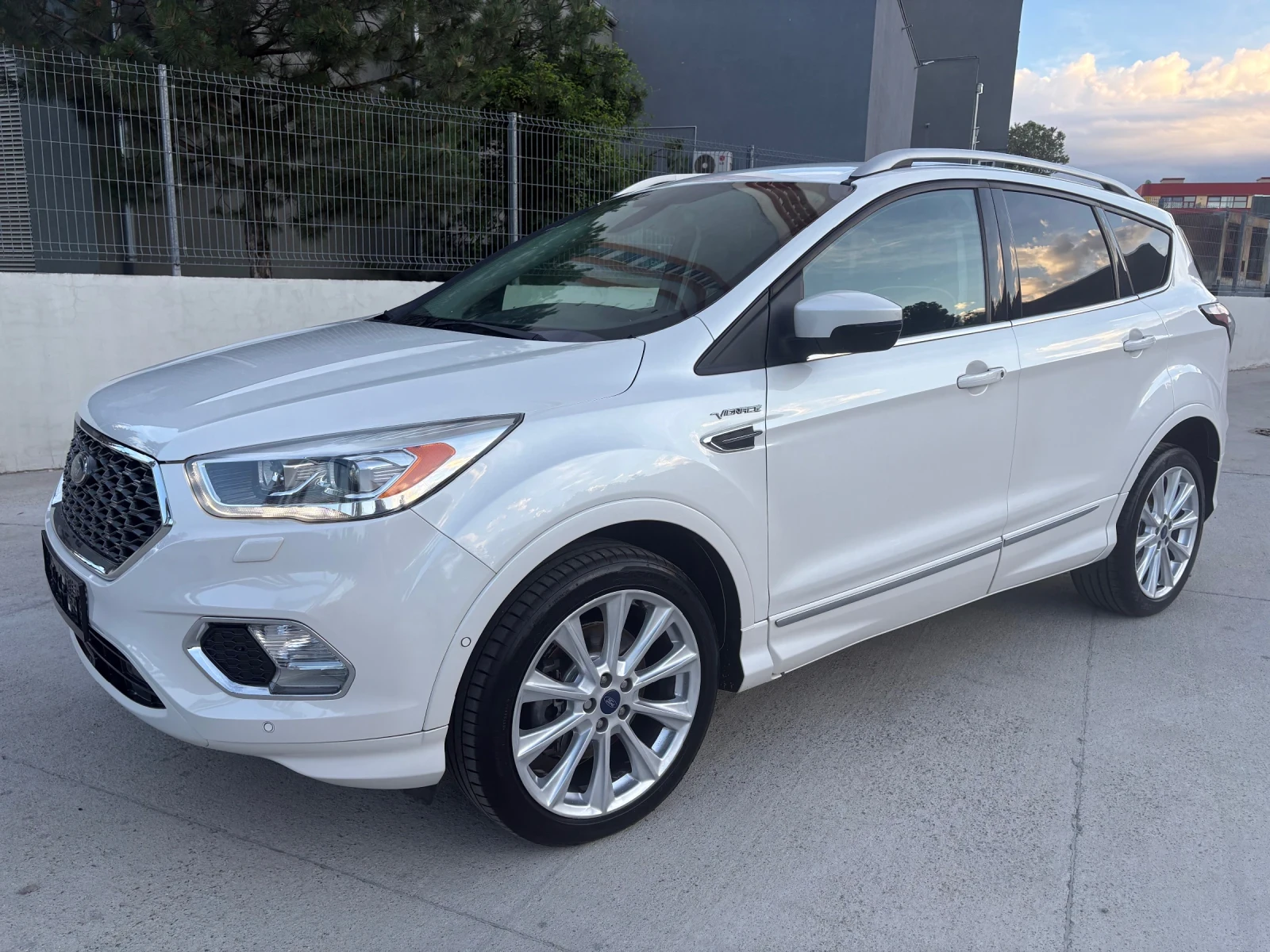 Ford Kuga Vignale AWD 180kc Automatic 148x km!!!, снимка 2 - Автомобили и джипове - 55047015
