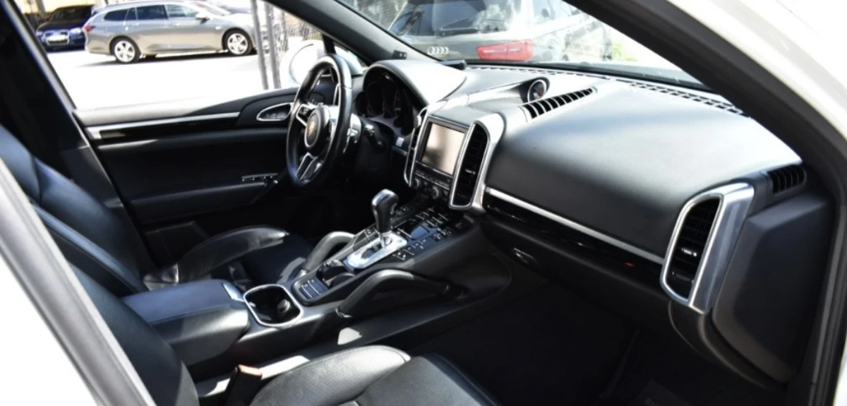 Porsche Cayenne, снимка 11 - Автомобили и джипове - 56011330