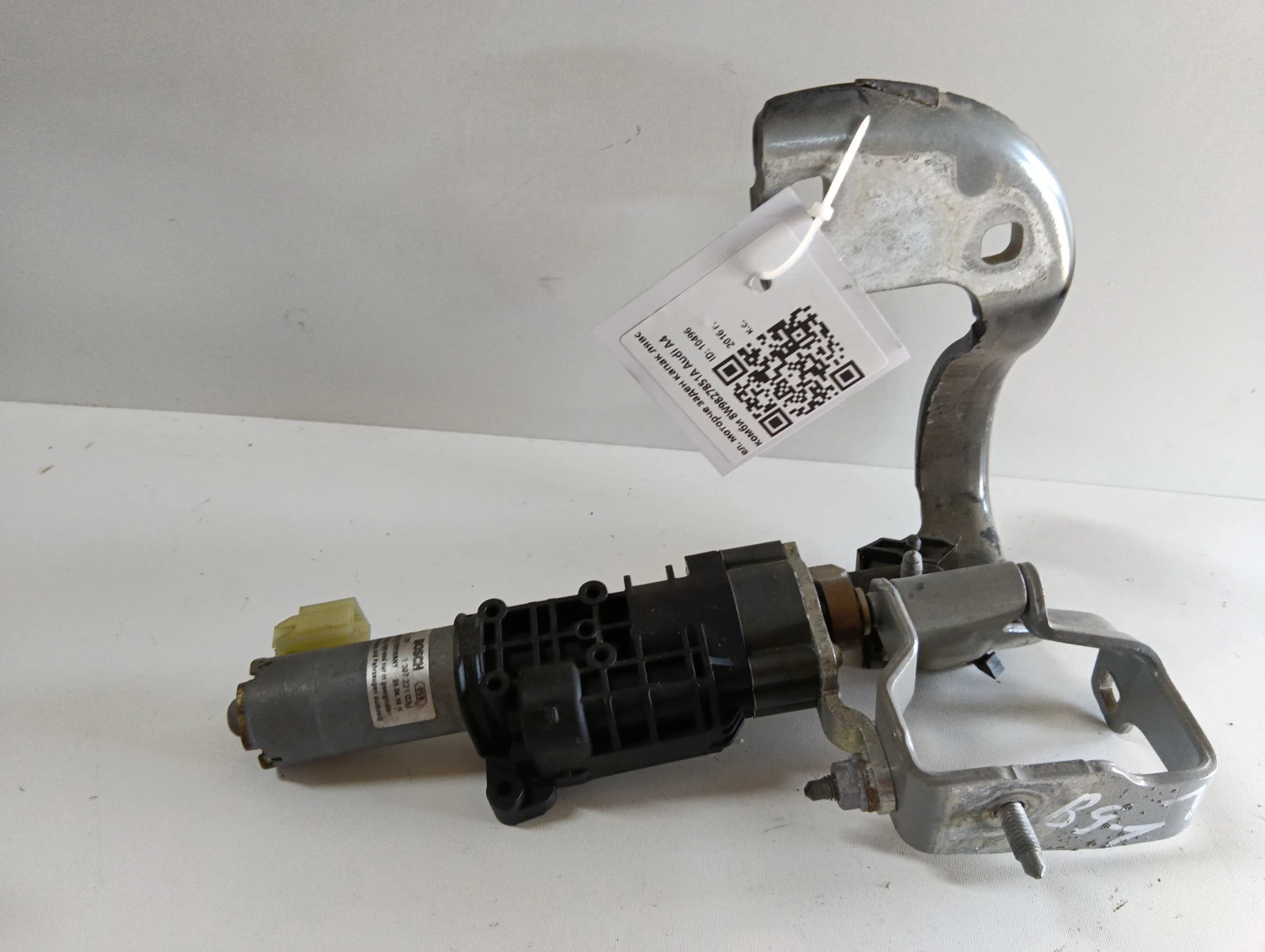 ел. моторче заден капак ляво комби 8W9827851A Audi A4
