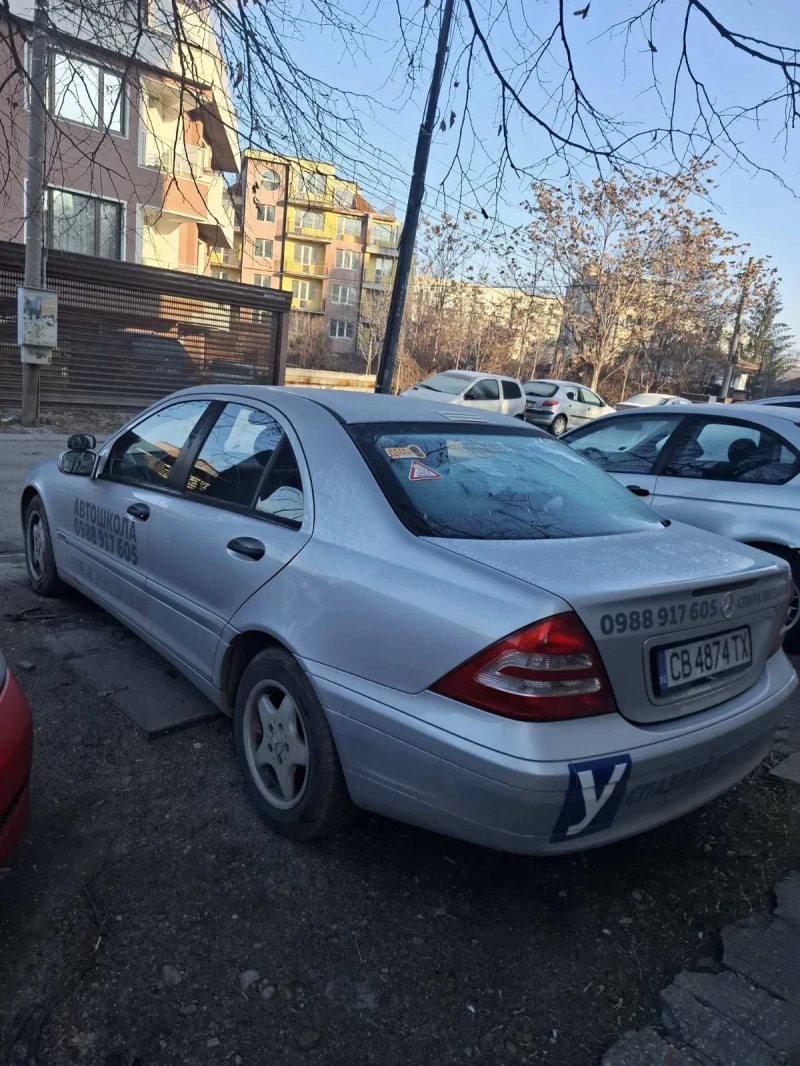 Mercedes-Benz C 180 Kompressor, снимка 3 - Автомобили и джипове - 48645189