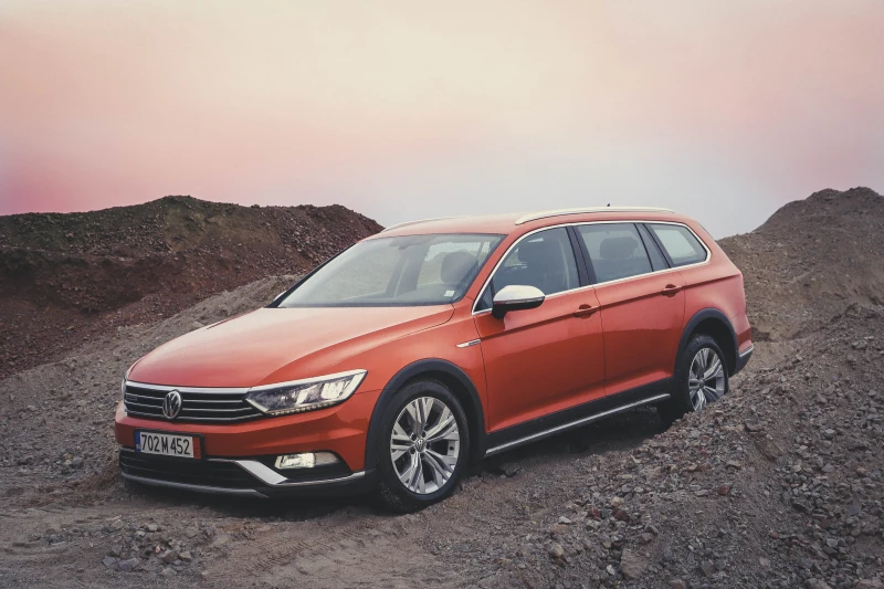 VW Alltrack Habanero Orange Metallic 2.0TDI 4-MOTION DSG 190PS, снимка 1 - Автомобили и джипове - 49359854