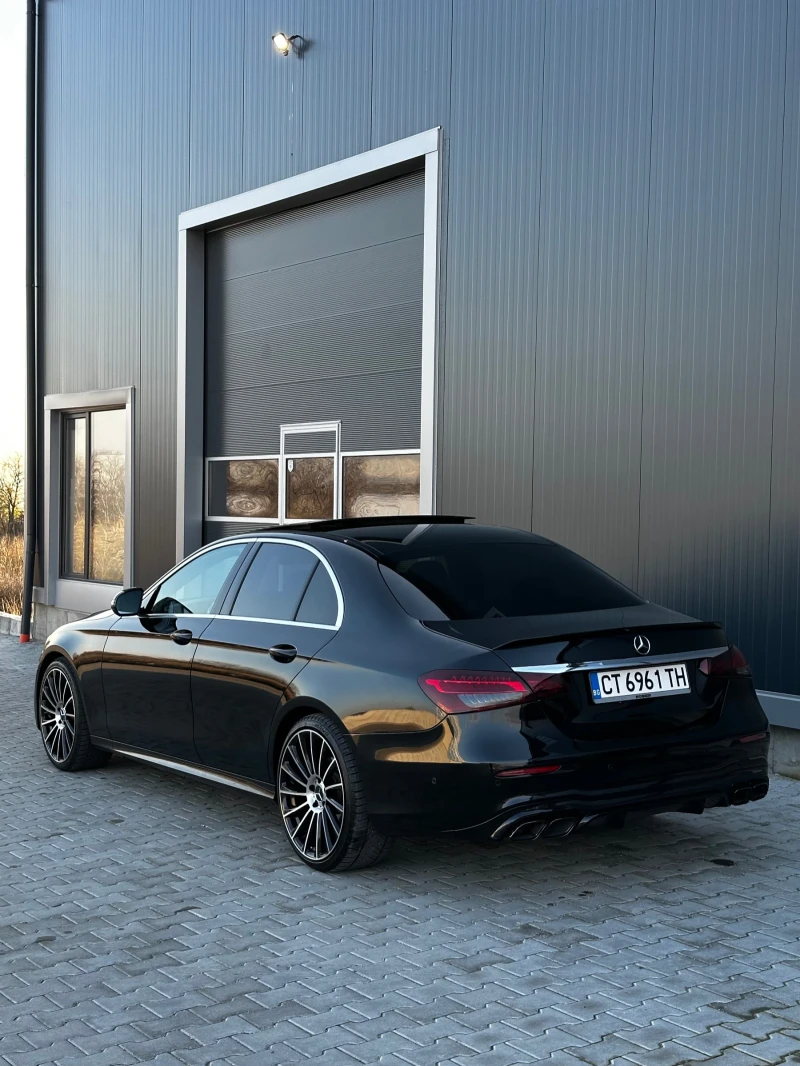 Mercedes-Benz E 220 Пълна история, Като нова, снимка 6 - Автомобили и джипове - 52755439