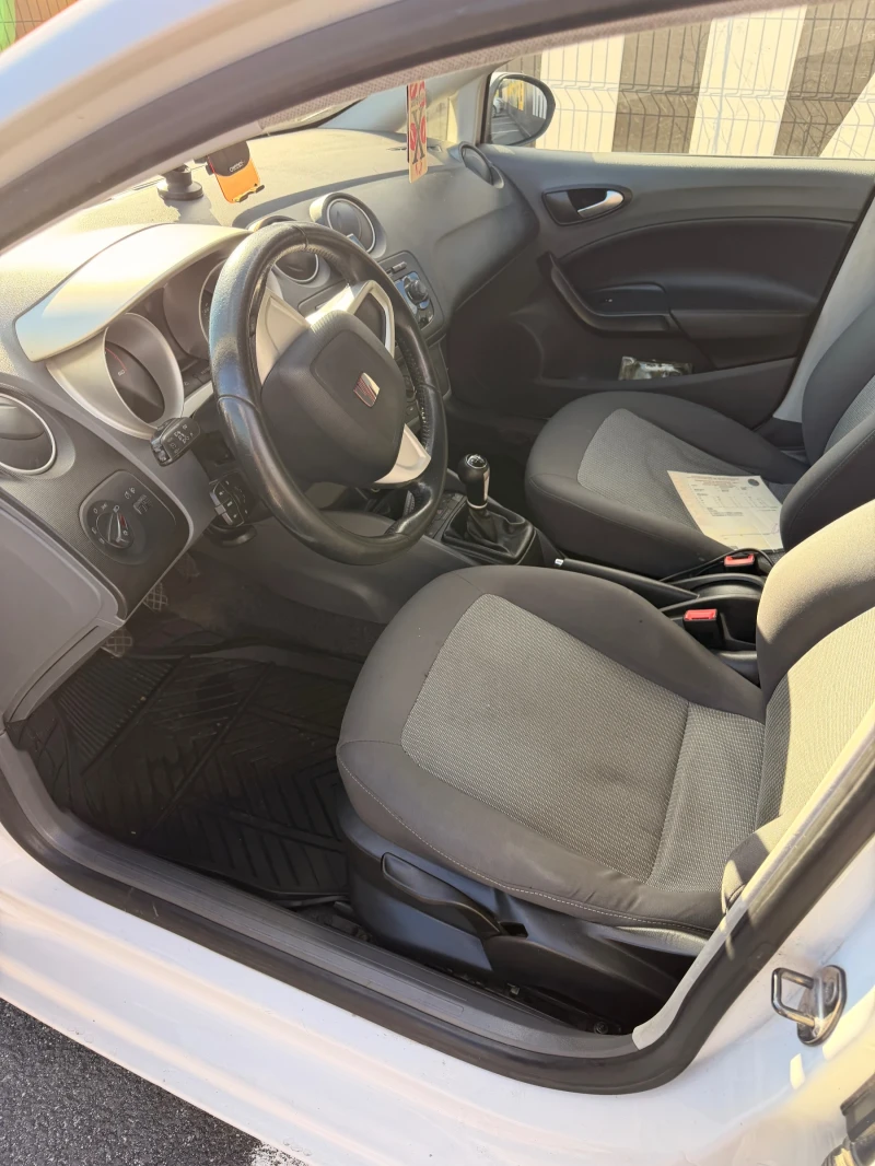 Seat Ibiza 1.2 dizel ecotec (моторат отлично състояние), снимка 4 - Автомобили и джипове - 53453484