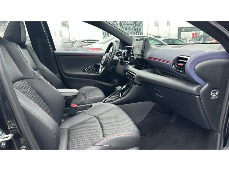 Toyota Yaris  1.5 HSD GR SPORT - изображение 6