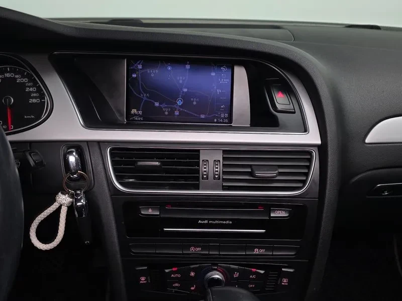 Audi A4 2.0 TDI, снимка 14 - Автомобили и джипове - 54143486