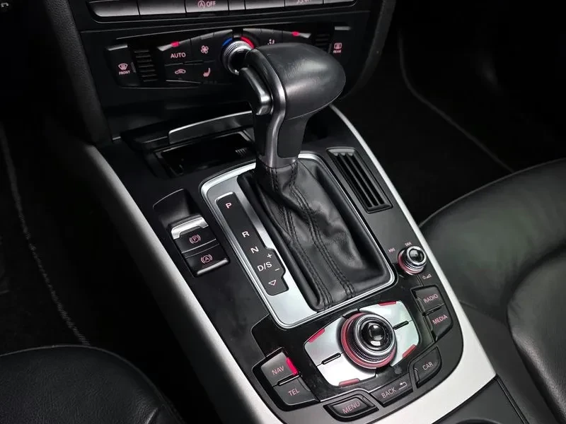 Audi A4 2.0 TDI, снимка 9 - Автомобили и джипове - 54143486