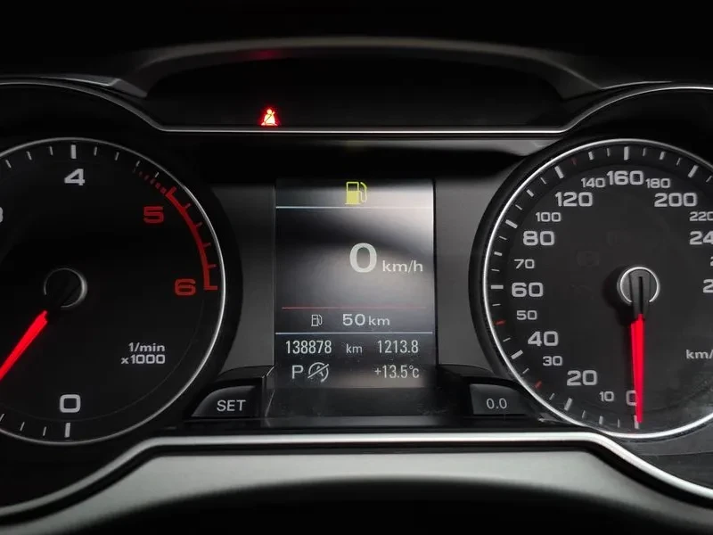 Audi A4 2.0 TDI, снимка 8 - Автомобили и джипове - 54143486