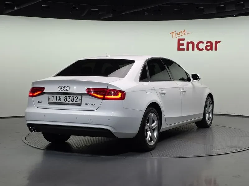 Audi A4 2.0 TDI, снимка 2 - Автомобили и джипове - 54143486