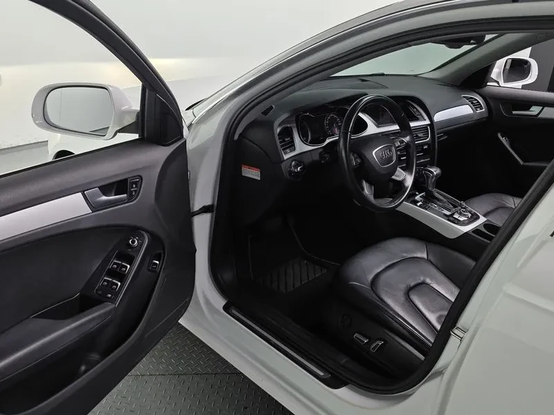 Audi A4 2.0 TDI, снимка 11 - Автомобили и джипове - 54143486