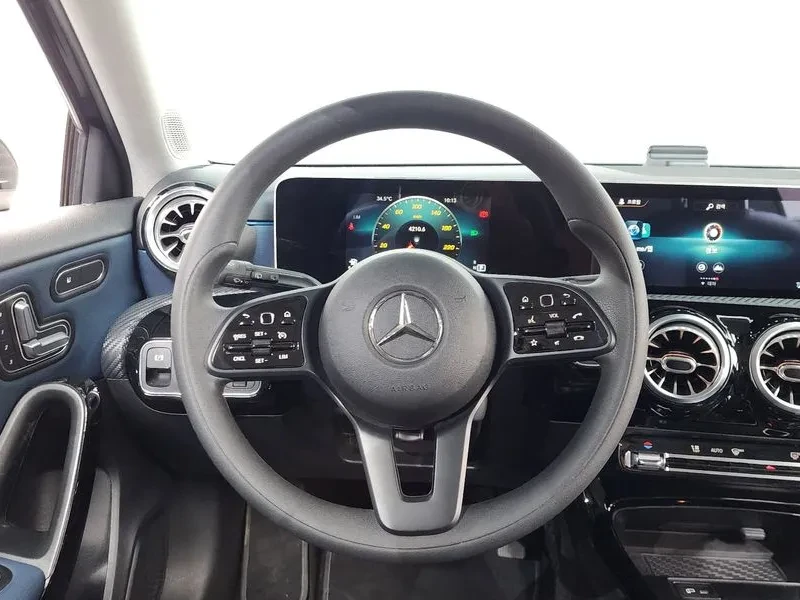 Mercedes-Benz A 200 Hatchback, снимка 12 - Автомобили и джипове - 55951615