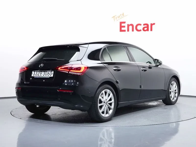 Mercedes-Benz A 200 Hatchback, снимка 2 - Автомобили и джипове - 55951615