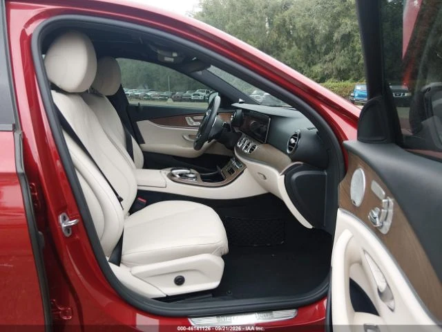 Mercedes-Benz E 350 4MATIC* 360 КАМЕРИ* ХЕДЪП* , снимка 9 - Автомобили и джипове - 56326234