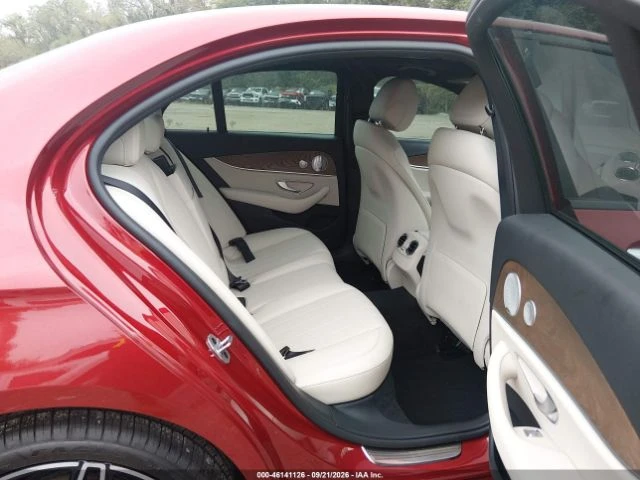 Mercedes-Benz E 350 4MATIC* 360 КАМЕРИ* ХЕДЪП* , снимка 11 - Автомобили и джипове - 56326234