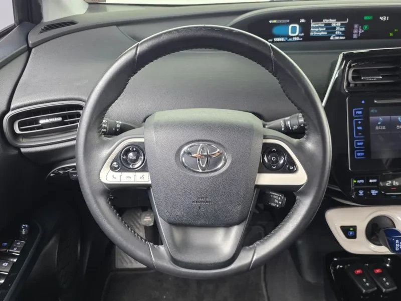 Toyota Prius 4Th Generation 1.8 E, снимка 13 - Автомобили и джипове - 56355106
