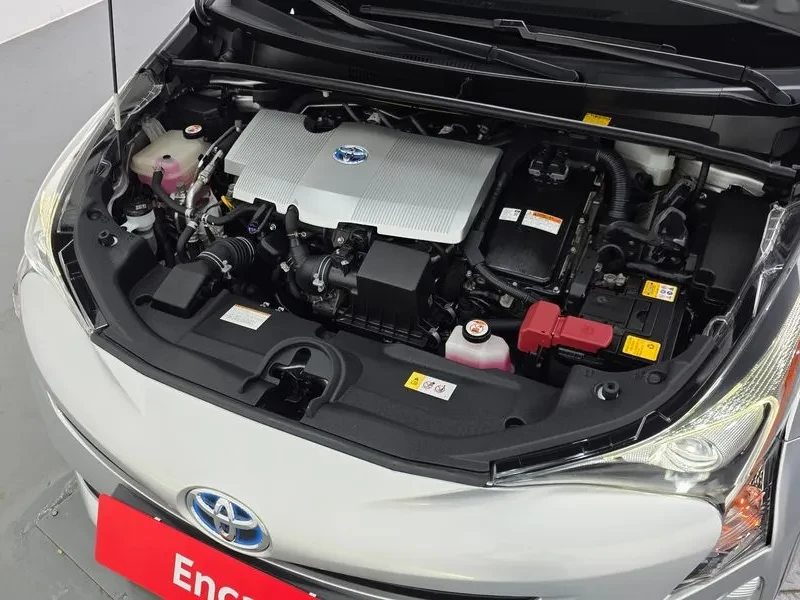 Toyota Prius 4Th Generation 1.8 E, снимка 6 - Автомобили и джипове - 56355106