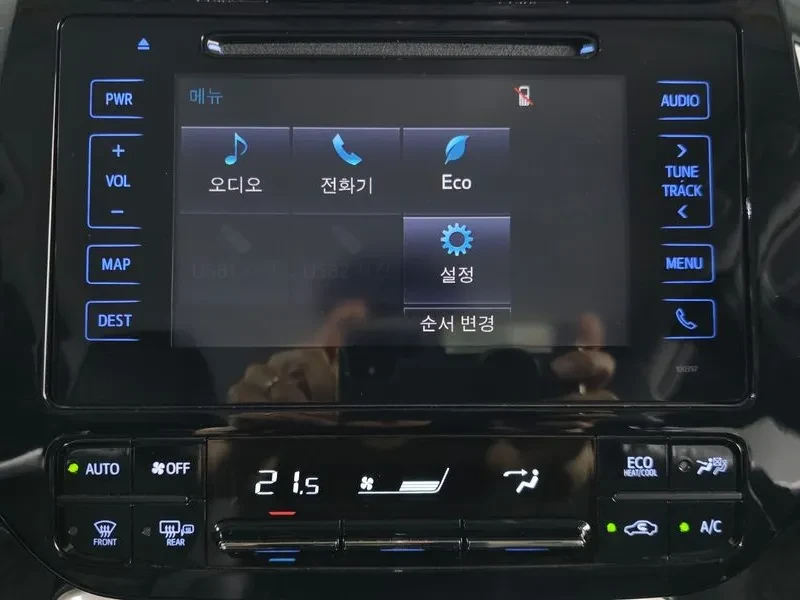 Toyota Prius 4Th Generation 1.8 E, снимка 14 - Автомобили и джипове - 56355106