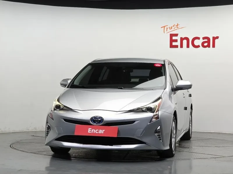 Toyota Prius 4Th Generation 1.8 E, снимка 3 - Автомобили и джипове - 56355106