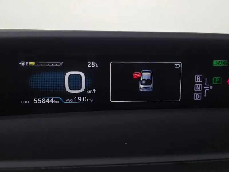 Toyota Prius 4Th Generation 1.8 E, снимка 8 - Автомобили и джипове - 56355106