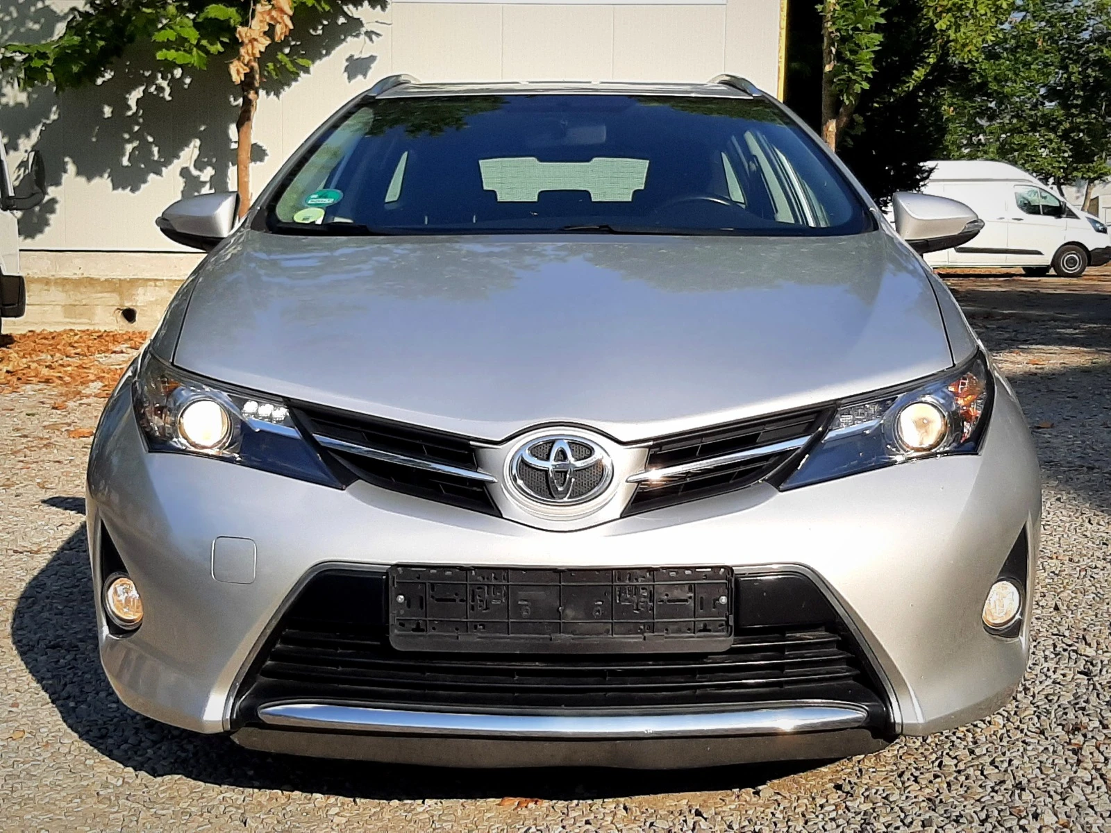 Toyota Auris 1.4D4d 6ск. * НАВИГАЦИЯ* КАМЕРА* XENON - изображение 2