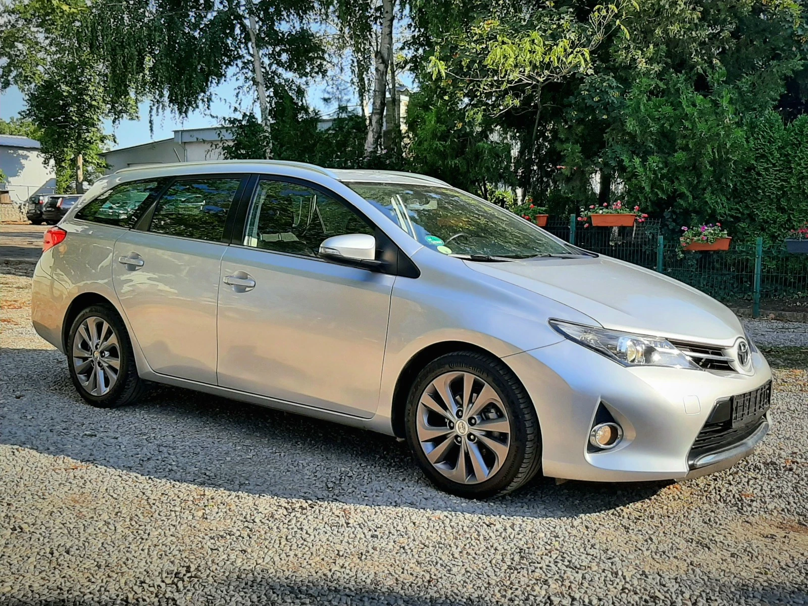 Toyota Auris 1.4D4d 6ск. * НАВИГАЦИЯ* КАМЕРА* XENON - изображение 3