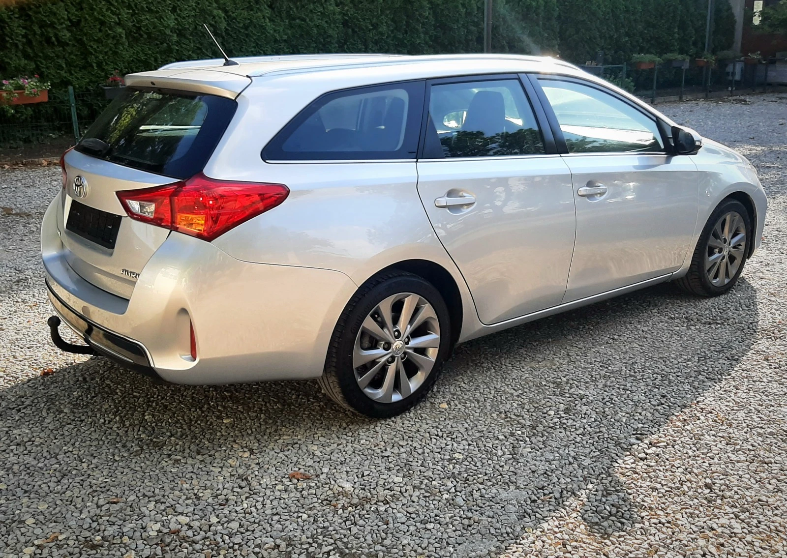 Toyota Auris 1.4D4d 6ск. * НАВИГАЦИЯ* КАМЕРА* XENON - изображение 4