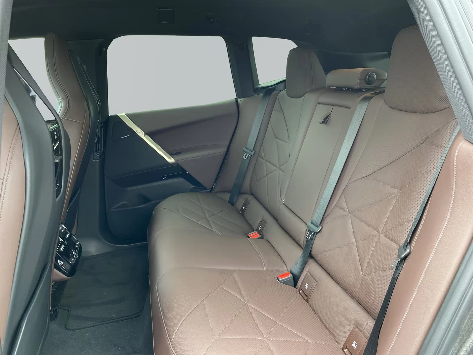 BMW iX 50/xDRIVE/523HP/SPORT/360/H&K/SKYLONGE/767v | Mobile.bg   12