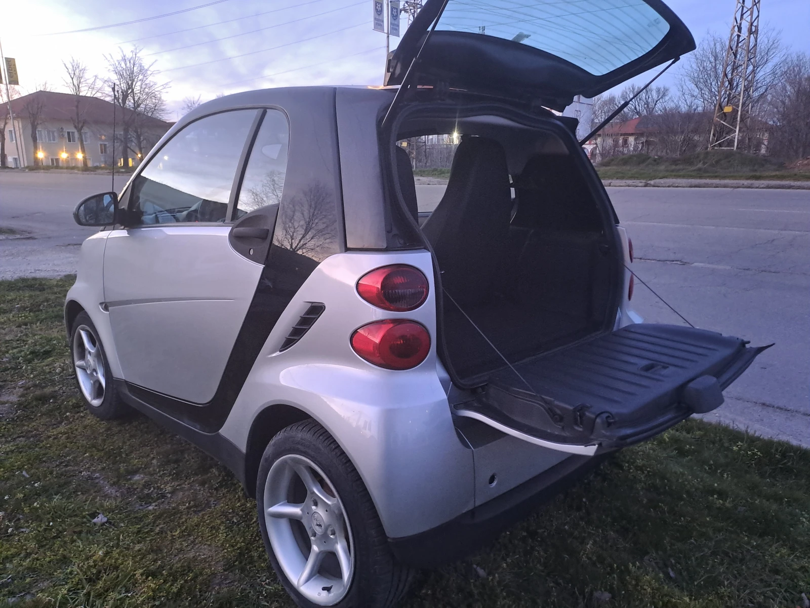 Smart Fortwo 1.1ESKYSIVE КЛИМАТИК, снимка 11 - Автомобили и джипове - 53772739