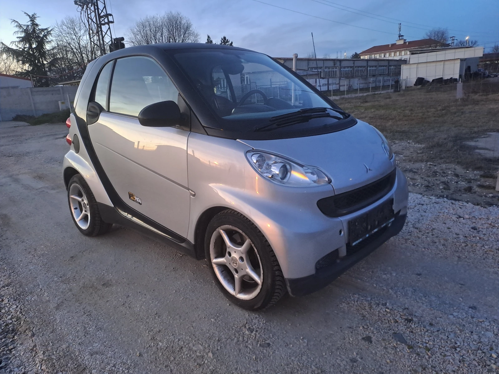 Smart Fortwo 1.1ESKYSIVE КЛИМАТИК, снимка 2 - Автомобили и джипове - 53772739