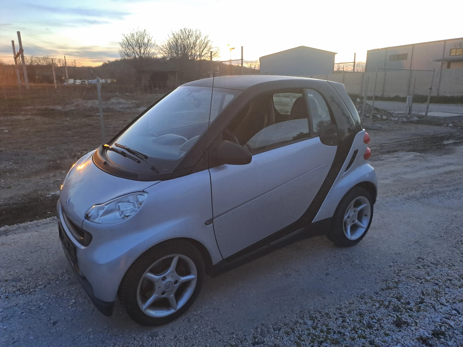 Smart Fortwo 1.1ESKYSIVE КЛИМАТИК, снимка 3 - Автомобили и джипове - 53772739