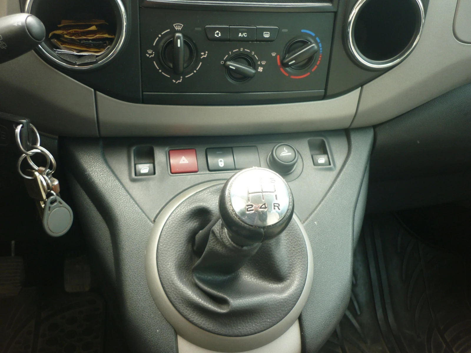 Peugeot Partner, снимка 5 - Автомобили и джипове - 53913025