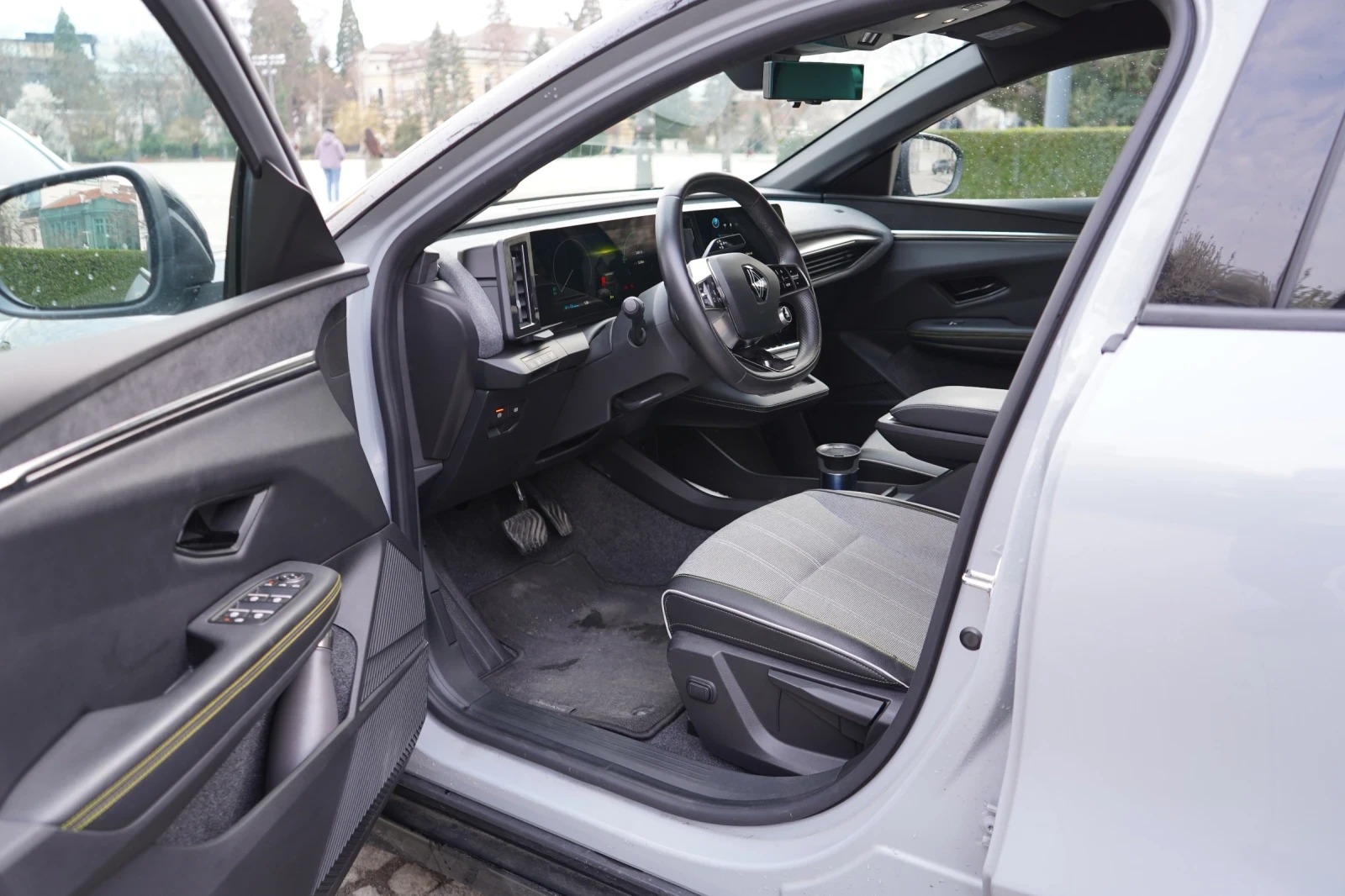 Renault Megane Etech 60 kWh, снимка 5 - Автомобили и джипове - 54051079