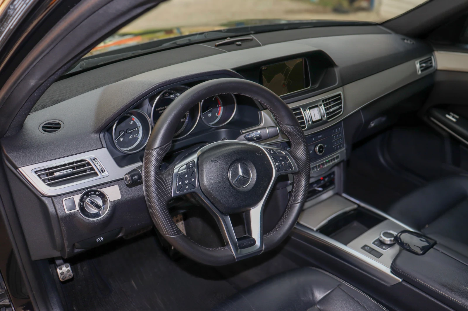 Mercedes-Benz E 300 d V6 AMG LED 9G, снимка 10 - Автомобили и джипове - 54158480