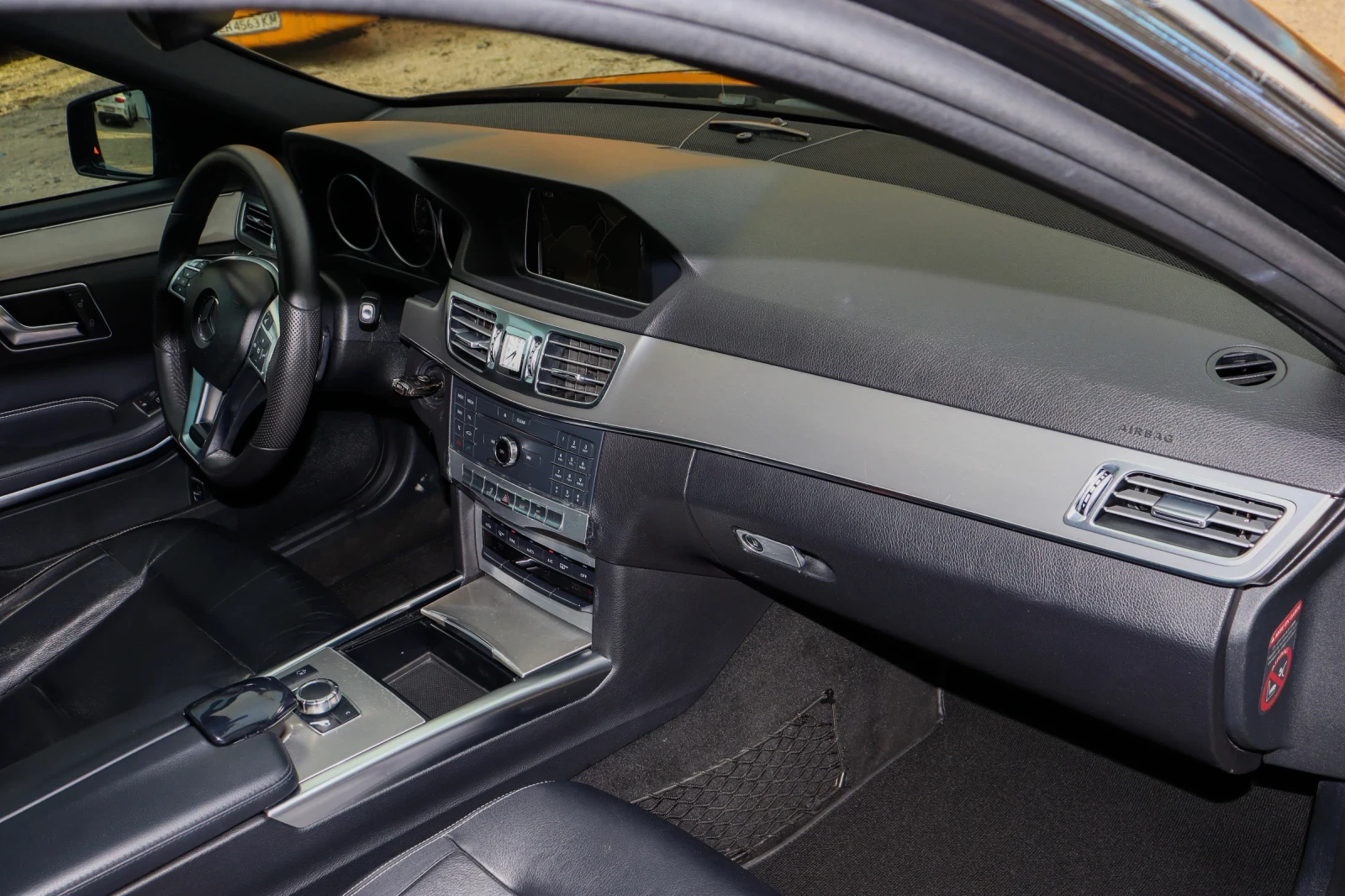 Mercedes-Benz E 300 d V6 AMG LED 9G, снимка 12 - Автомобили и джипове - 54158480